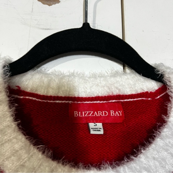 Blizzard Bay Womens Christmas Elf Sweater Snowflakes Red Silver Green Size Small - Picture 5 of 8